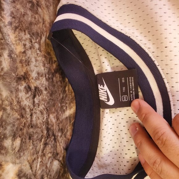 Nike shirt - Picture 3 of 3